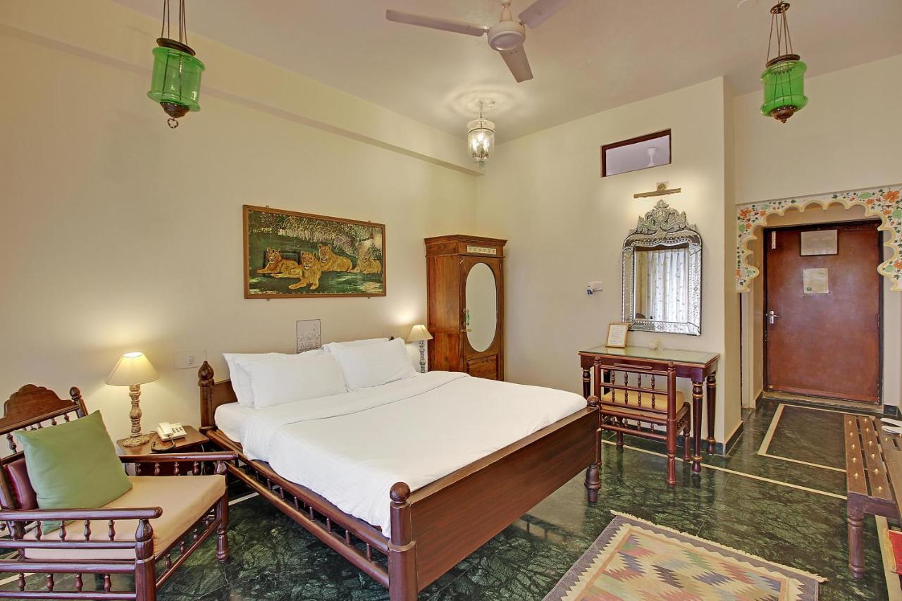 Lake Pichola Hotel Udaipur Exterior foto
